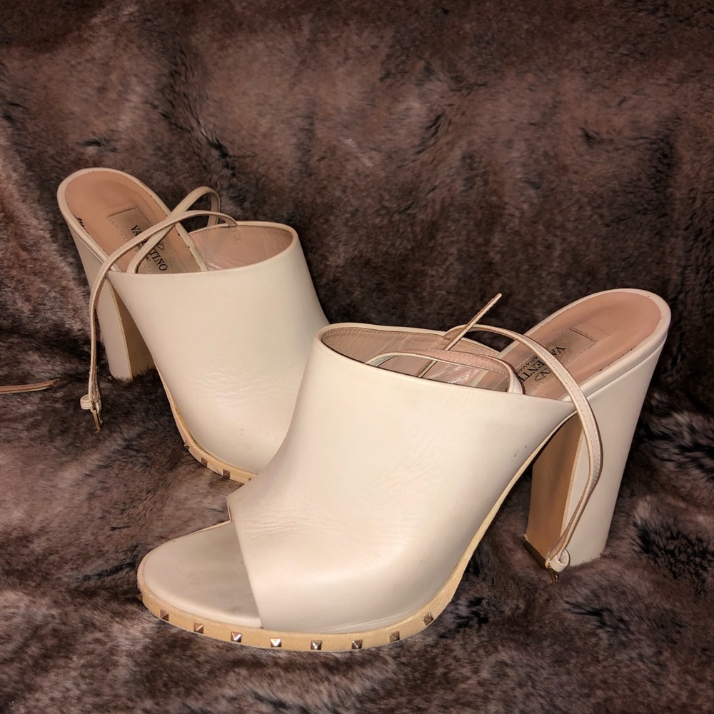Valentino Cream Color Leather Open Toe Block Heels Size 38 $1195